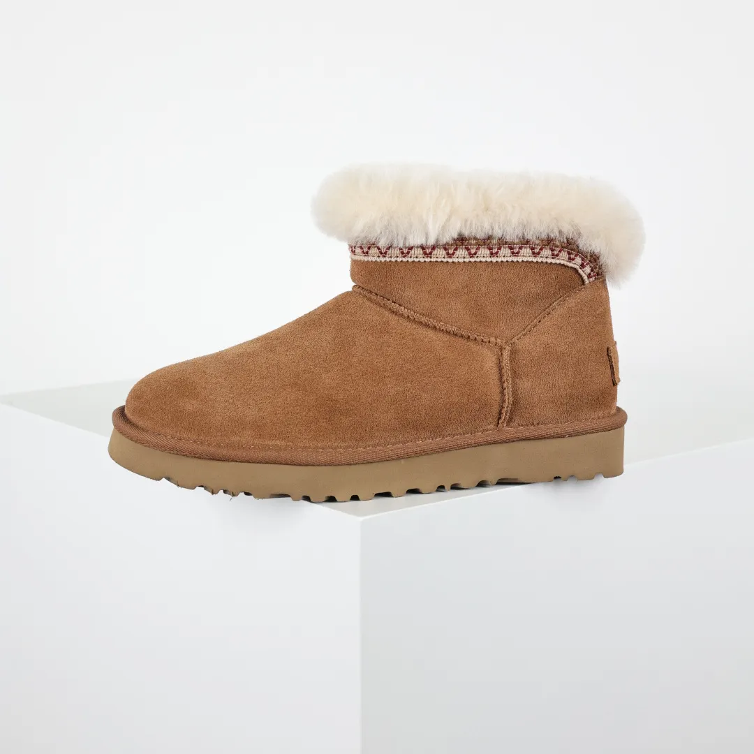 Copywriting price 💰600 The core recommendation is good price. The platform’s foreign trade is exclusively for UGG Classic women’s snow boots 1174496. Produced by the ten-year-old brand shoemaking factory production line. Pay attention to every detail. Longfeng A-grade genuine sheep fur is integrated. It is built in full compliance with the ZP process. Size: 35 36 37 38 39 40